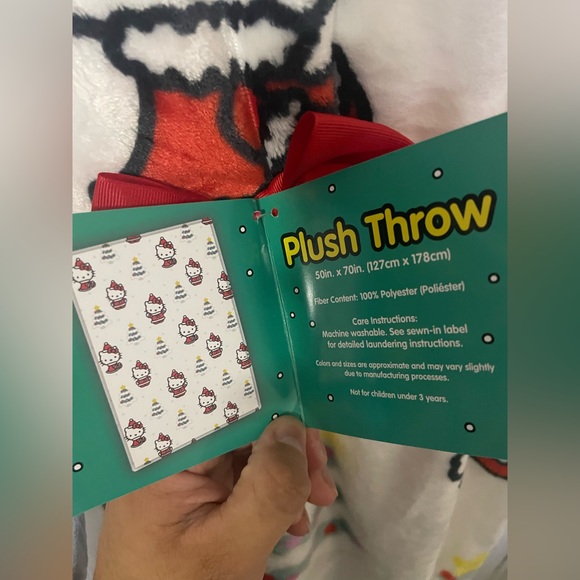 Sanrio Hello Kitty Christmas Plush Throw 🎄 - Picture 2 of 3